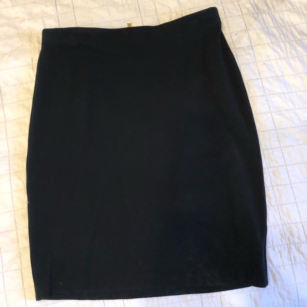 Black fitted skirt